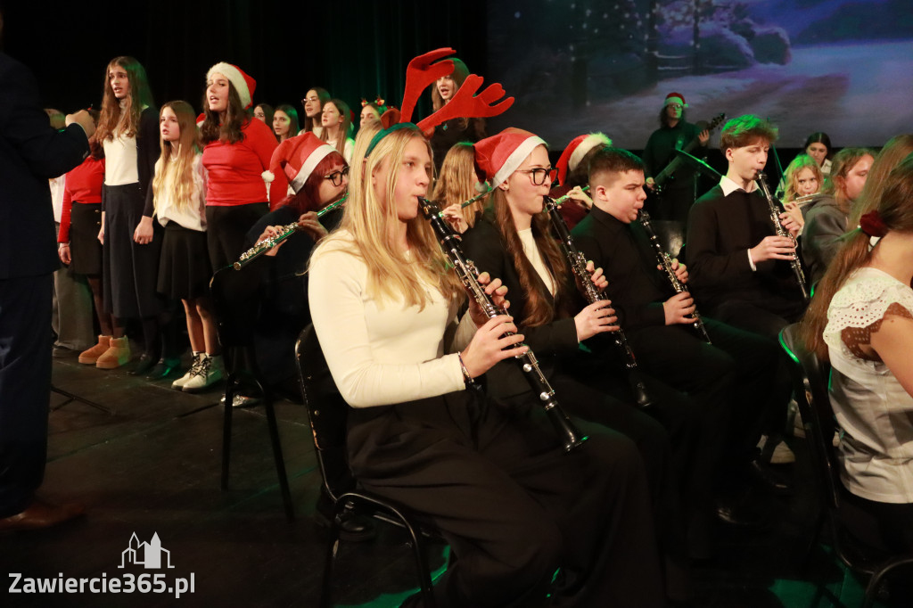 Fotorelacja: Koncert Świąteczny Szkoły Muzycznej i SP3 w MOK Zawiercie