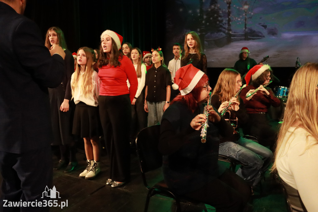 Fotorelacja: Koncert Świąteczny Szkoły Muzycznej i SP3 w MOK Zawiercie