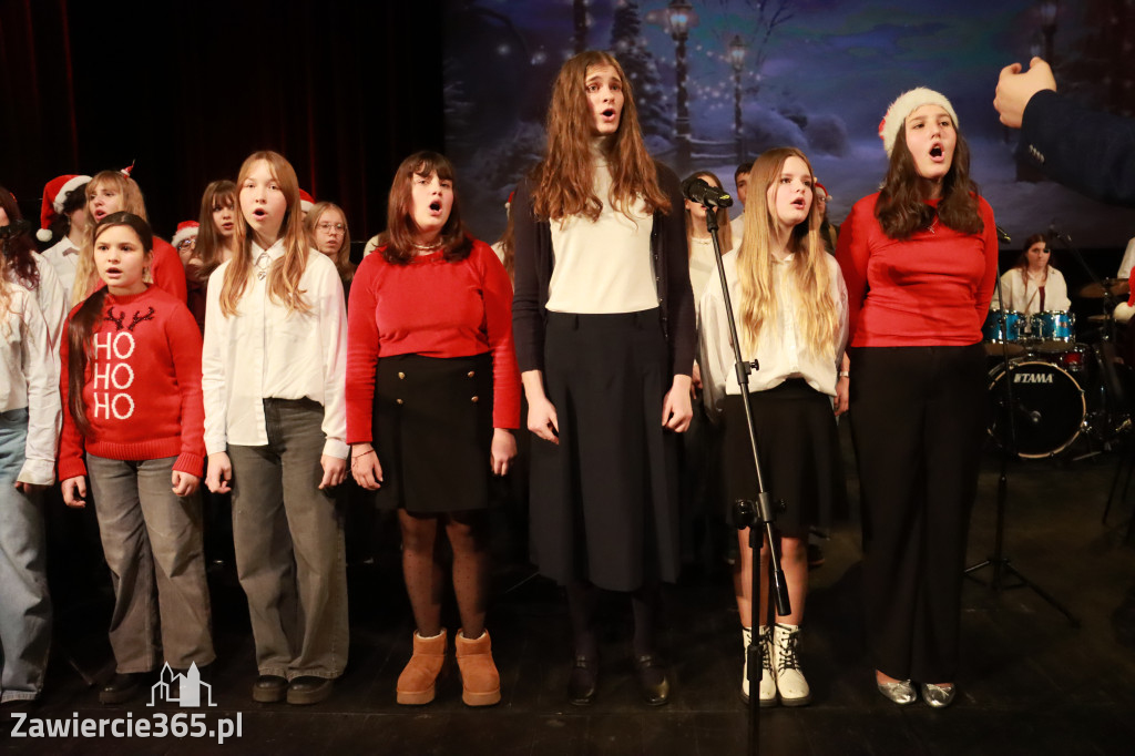 Fotorelacja: Koncert Świąteczny Szkoły Muzycznej i SP3 w MOK Zawiercie