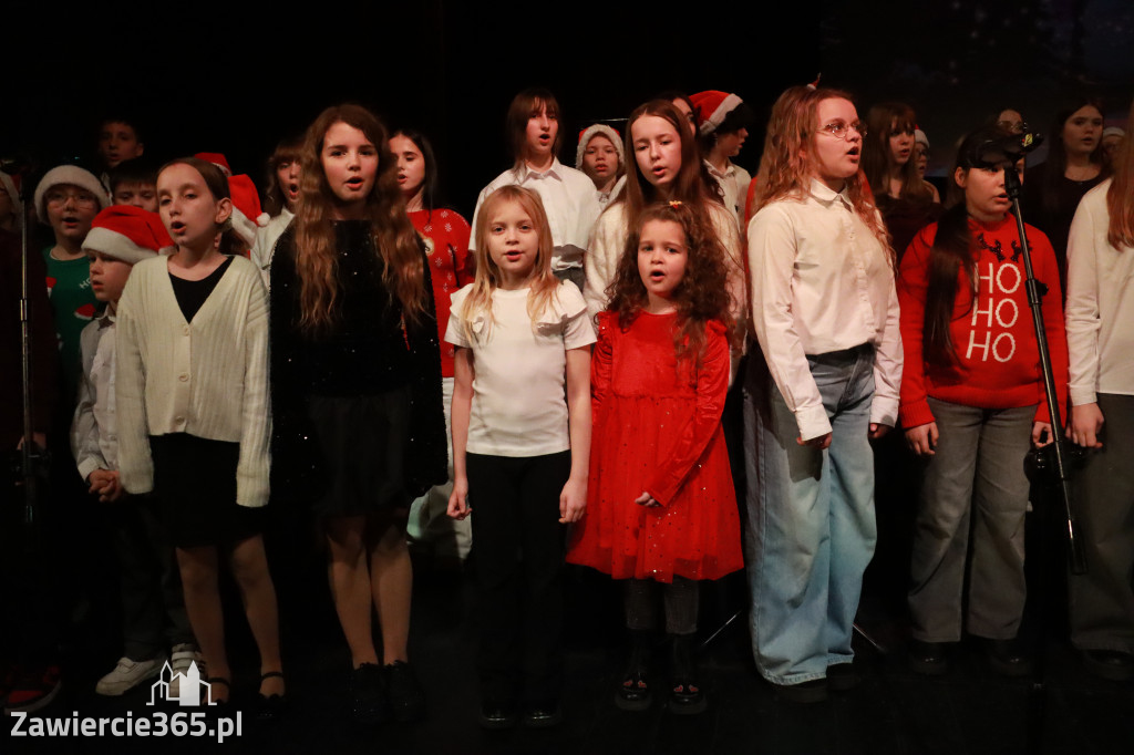 Fotorelacja: Koncert Świąteczny Szkoły Muzycznej i SP3 w MOK Zawiercie