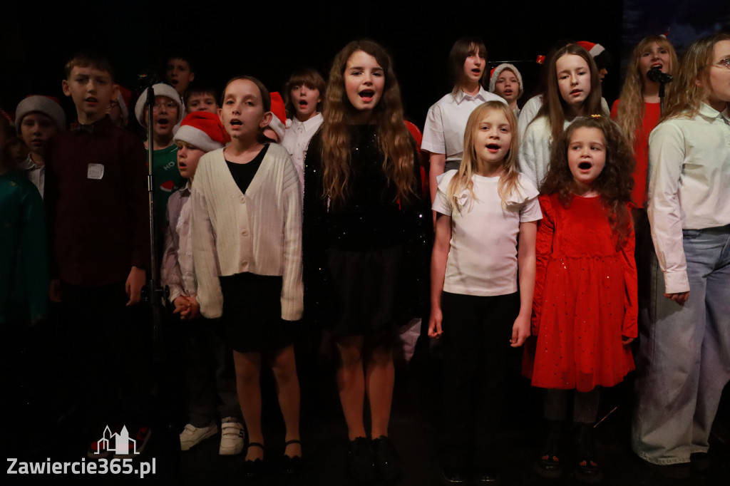 Fotorelacja: Koncert Świąteczny Szkoły Muzycznej i SP3 w MOK Zawiercie