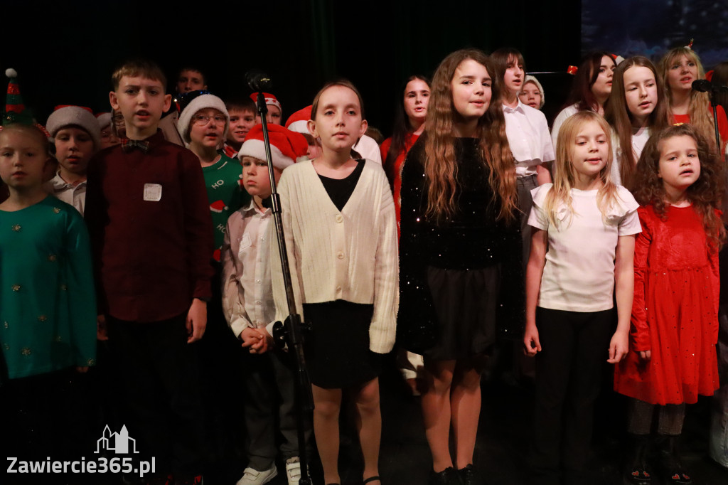 Fotorelacja: Koncert Świąteczny Szkoły Muzycznej i SP3 w MOK Zawiercie