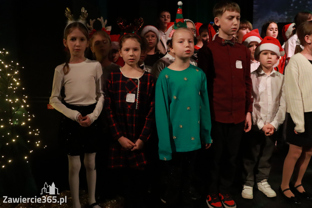 Fotorelacja: Koncert Świąteczny Szkoły Muzycznej i SP3 w MOK Zawiercie