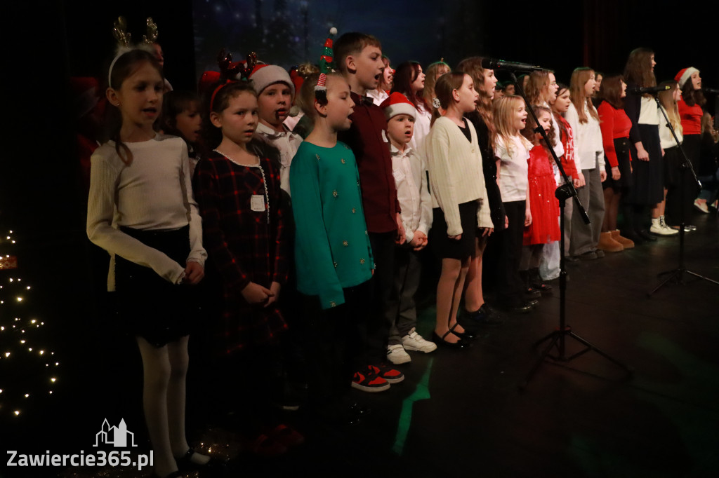Fotorelacja: Koncert Świąteczny Szkoły Muzycznej i SP3 w MOK Zawiercie