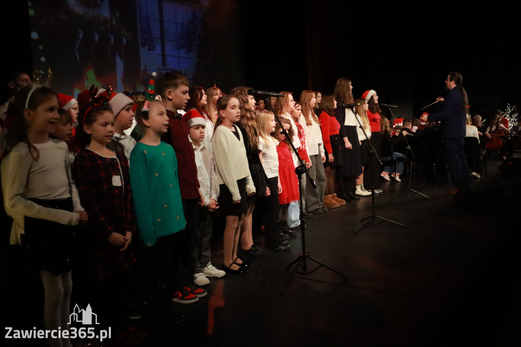 Fotorelacja: Koncert Świąteczny Szkoły Muzycznej i SP3 w MOK Zawiercie