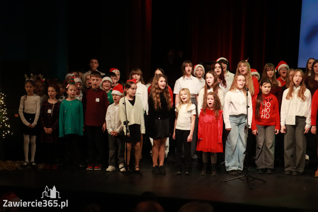 Fotorelacja: Koncert Świąteczny Szkoły Muzycznej i SP3 w MOK Zawiercie
