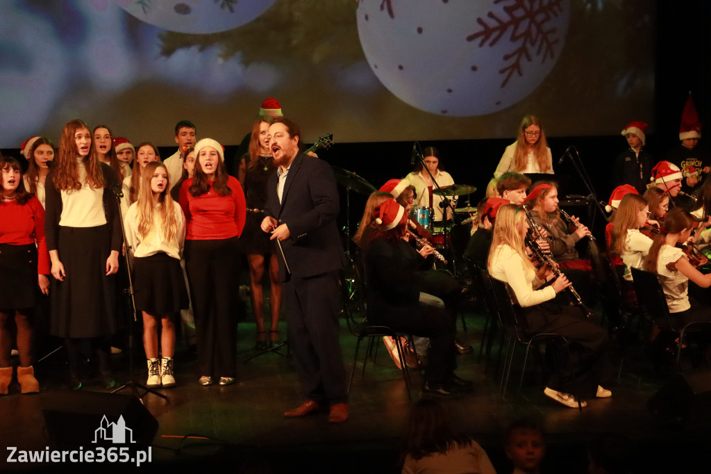 Fotorelacja: Koncert Świąteczny Szkoły Muzycznej i SP3 w MOK Zawiercie