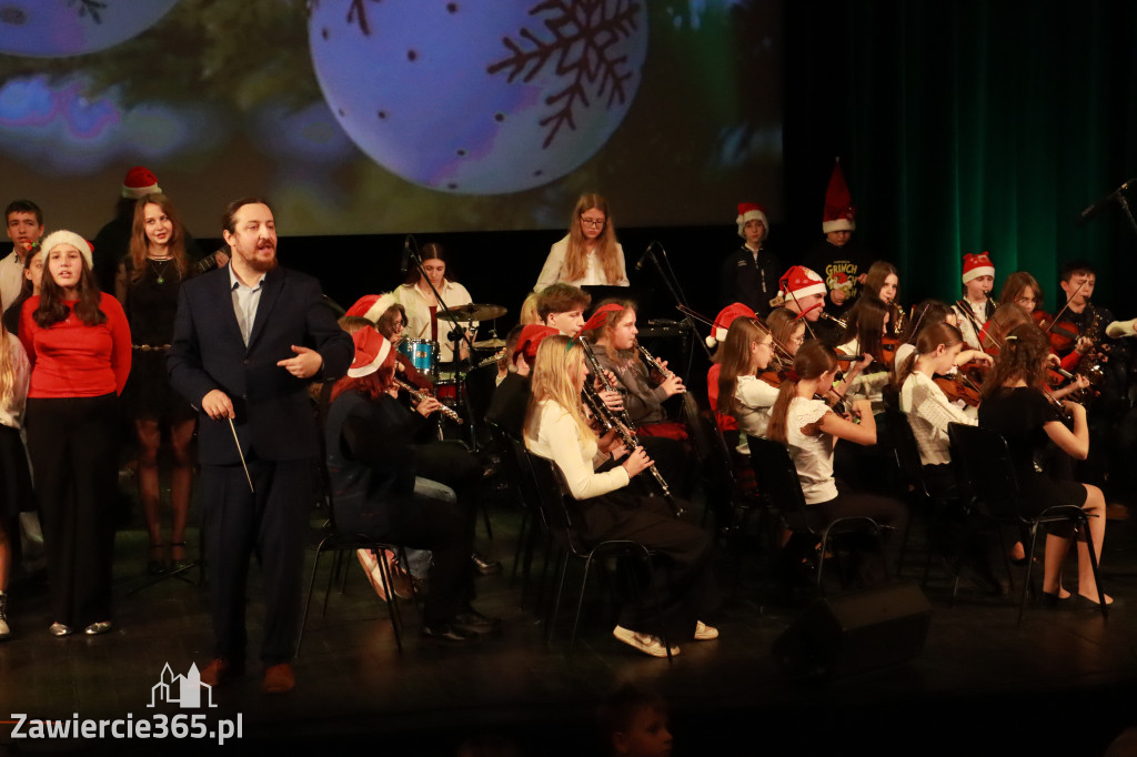 Fotorelacja: Koncert Świąteczny Szkoły Muzycznej i SP3 w MOK Zawiercie