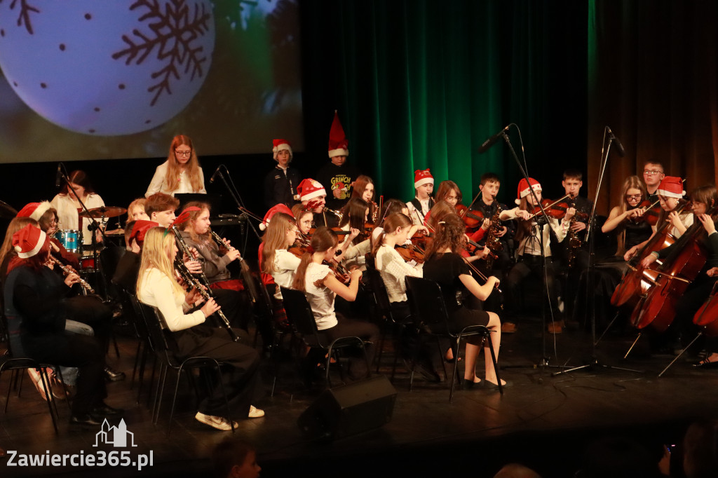 Fotorelacja: Koncert Świąteczny Szkoły Muzycznej i SP3 w MOK Zawiercie