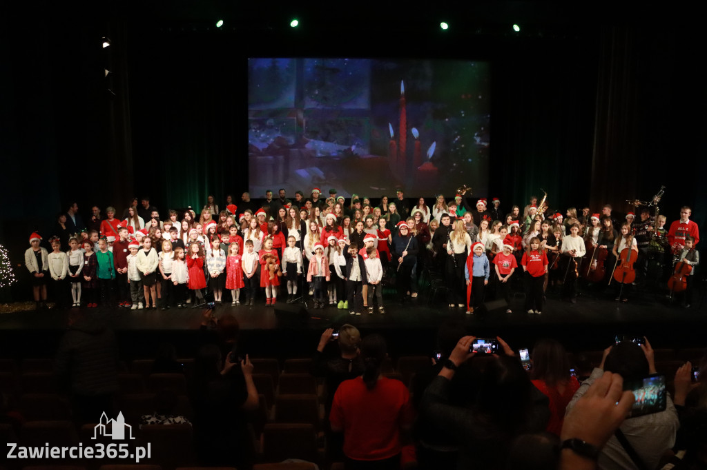 Fotorelacja: Koncert Świąteczny Szkoły Muzycznej i SP3 w MOK Zawiercie