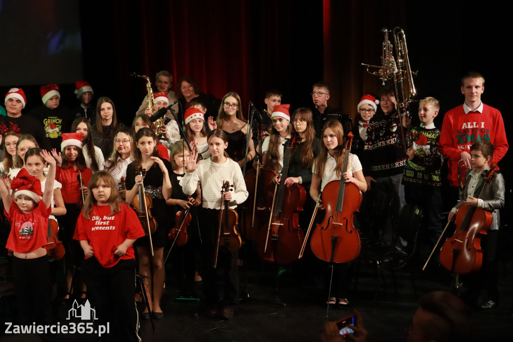 Fotorelacja: Koncert Świąteczny Szkoły Muzycznej i SP3 w MOK Zawiercie