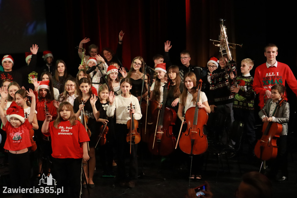 Fotorelacja: Koncert Świąteczny Szkoły Muzycznej i SP3 w MOK Zawiercie