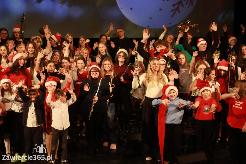 Fotorelacja: Koncert Świąteczny Szkoły Muzycznej i SP3 w MOK Zawiercie