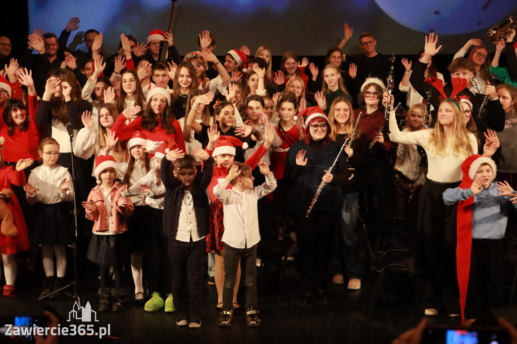 Fotorelacja: Koncert Świąteczny Szkoły Muzycznej i SP3 w MOK Zawiercie