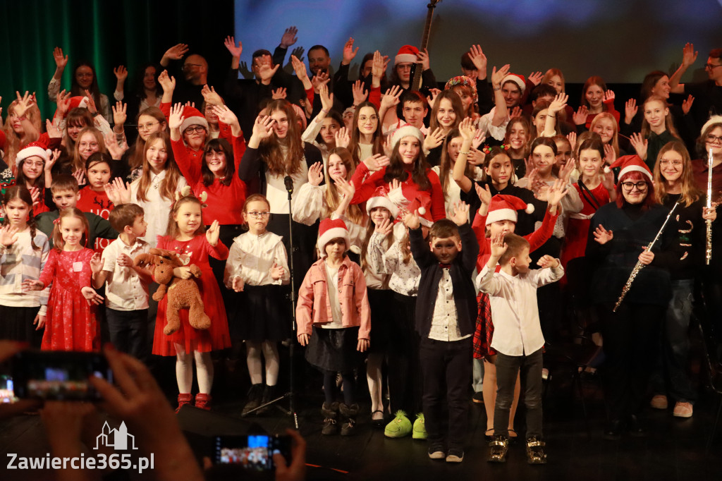 Fotorelacja: Koncert Świąteczny Szkoły Muzycznej i SP3 w MOK Zawiercie