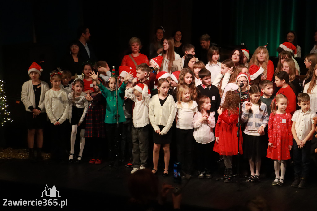Fotorelacja: Koncert Świąteczny Szkoły Muzycznej i SP3 w MOK Zawiercie