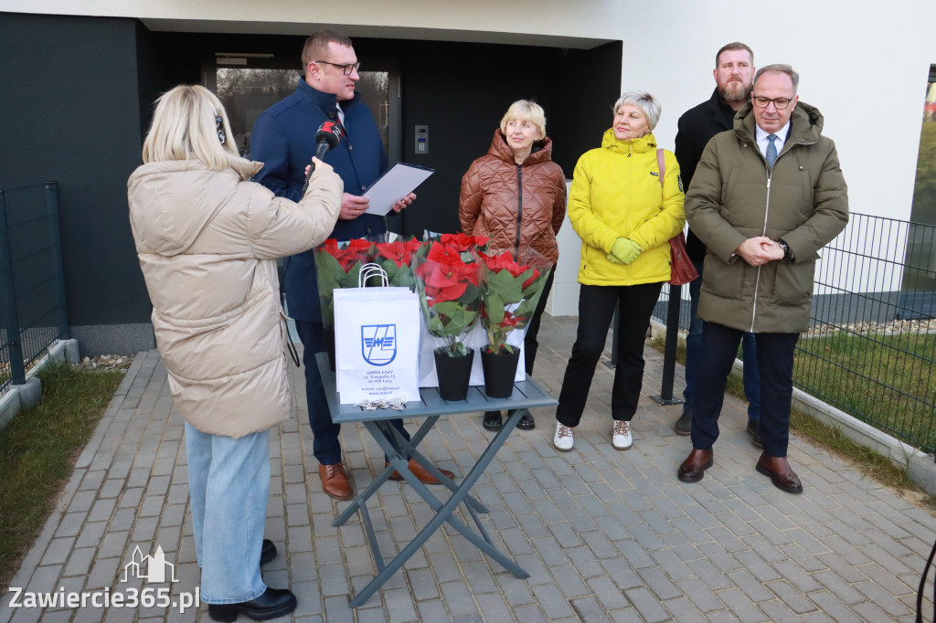 Fotorelacja: Przekazanie kluczy do nowych mieszkań TBS w Łazach