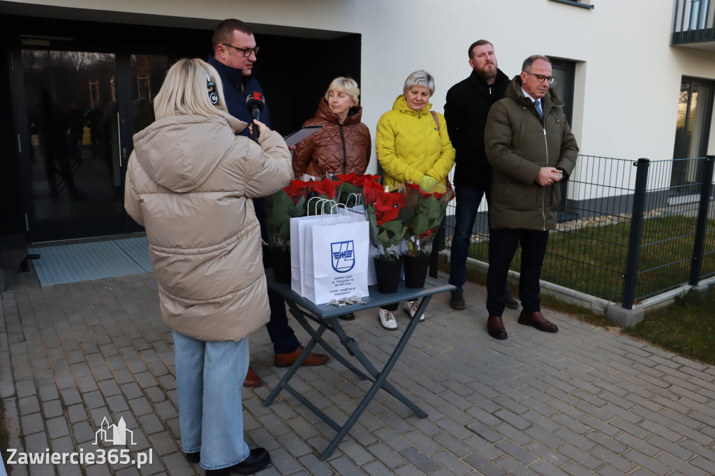 Fotorelacja: Przekazanie kluczy do nowych mieszkań TBS w Łazach