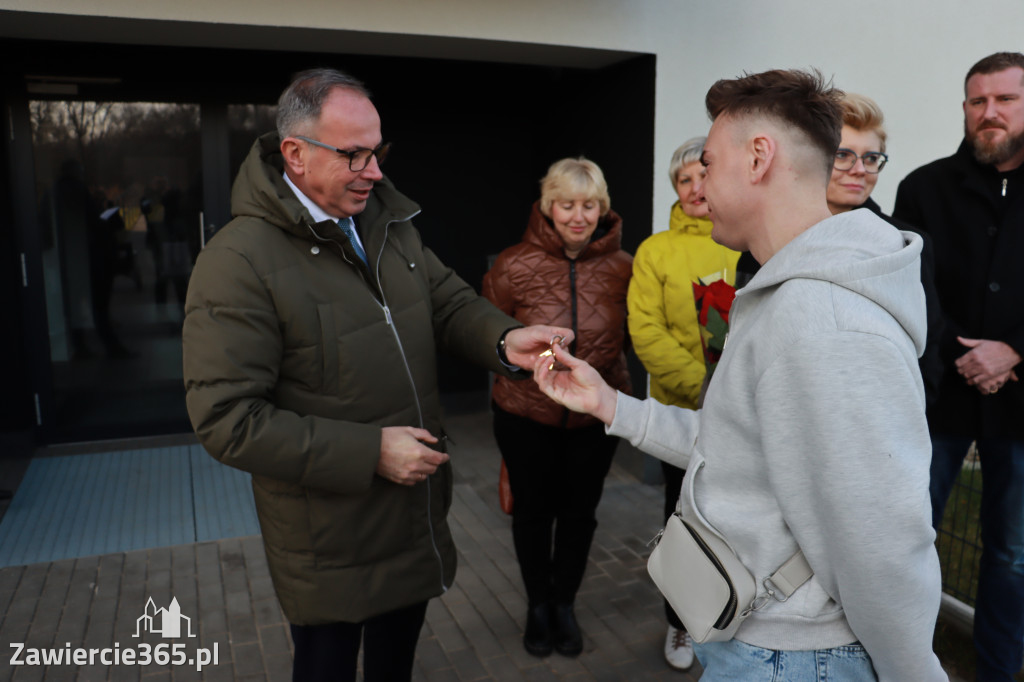 Fotorelacja: Przekazanie kluczy do nowych mieszkań TBS w Łazach