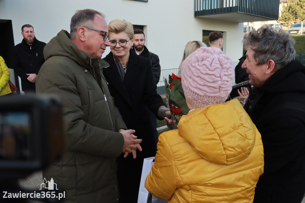 Fotorelacja: Przekazanie kluczy do nowych mieszkań TBS w Łazach