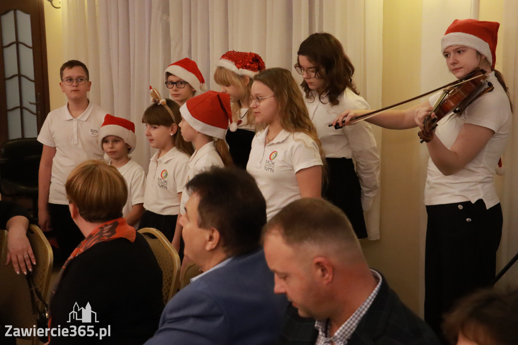 Fotorelacja: Wigilijne spotkanie członków Stowarzyszenia Ruch Harcerski CZUWAJ w Zawierciu