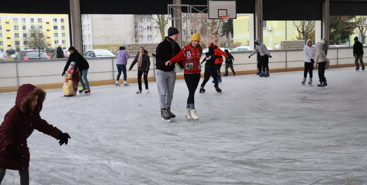 Fotorelacja: Otwarcie lodowiska w Zawierciu