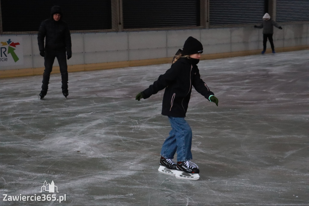 Fotorelacja: Otwarcie lodowiska w Zawierciu
