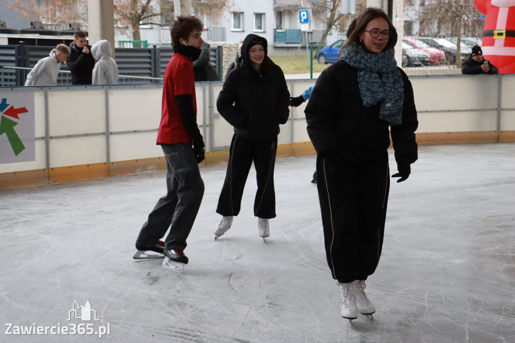 Fotorelacja: Otwarcie lodowiska w Zawierciu