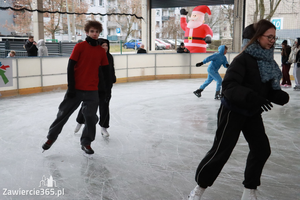 Fotorelacja: Otwarcie lodowiska w Zawierciu