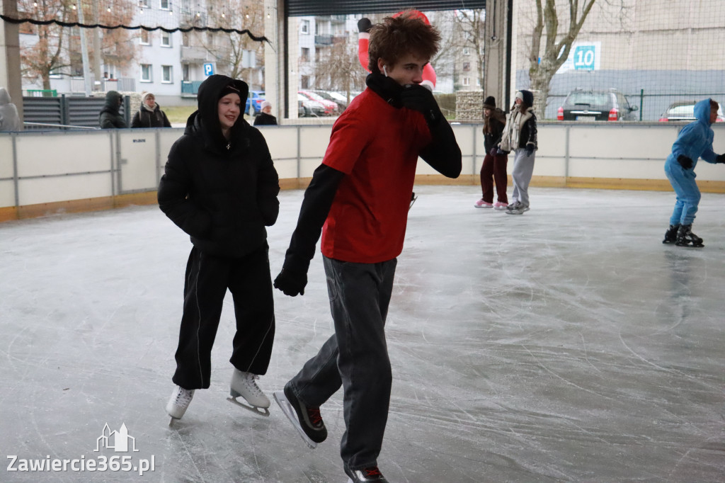 Fotorelacja: Otwarcie lodowiska w Zawierciu