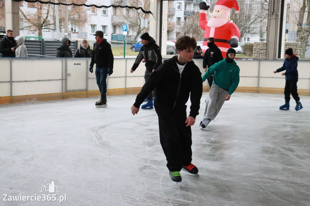 Fotorelacja: Otwarcie lodowiska w Zawierciu