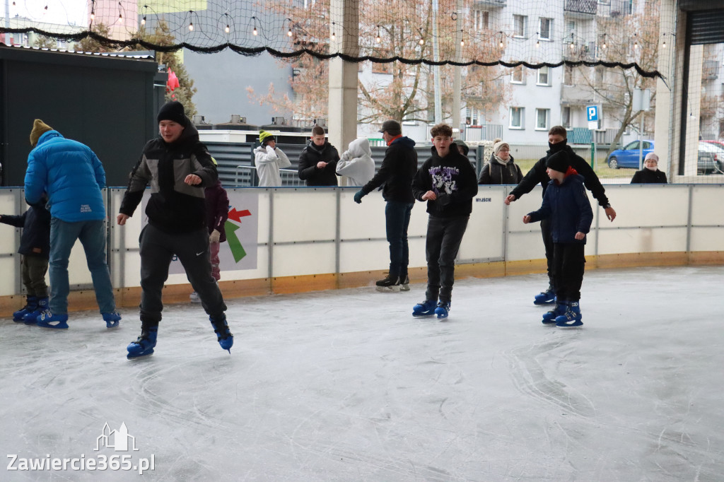 Fotorelacja: Otwarcie lodowiska w Zawierciu