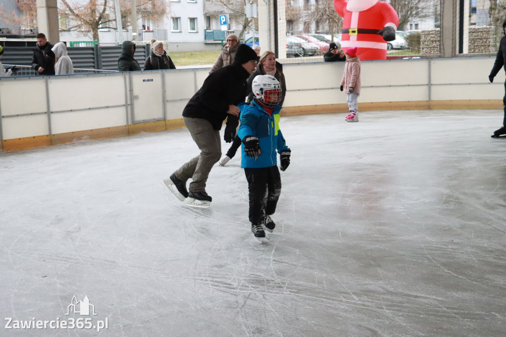Fotorelacja: Otwarcie lodowiska w Zawierciu