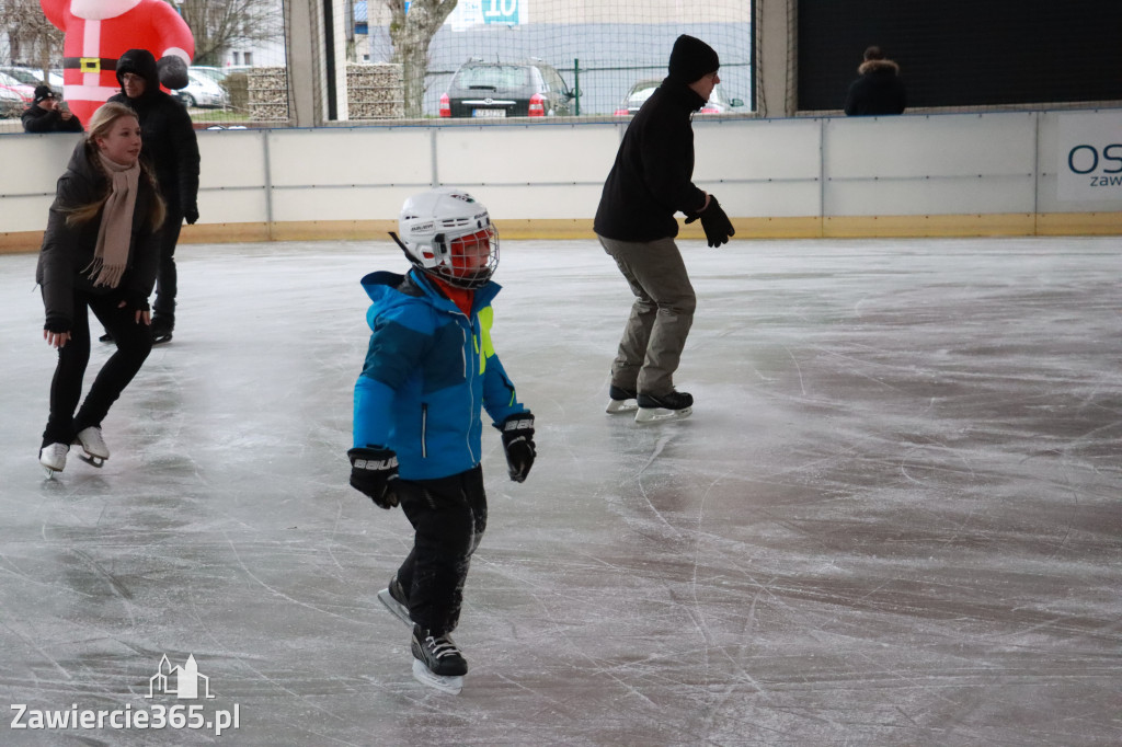 Fotorelacja: Otwarcie lodowiska w Zawierciu