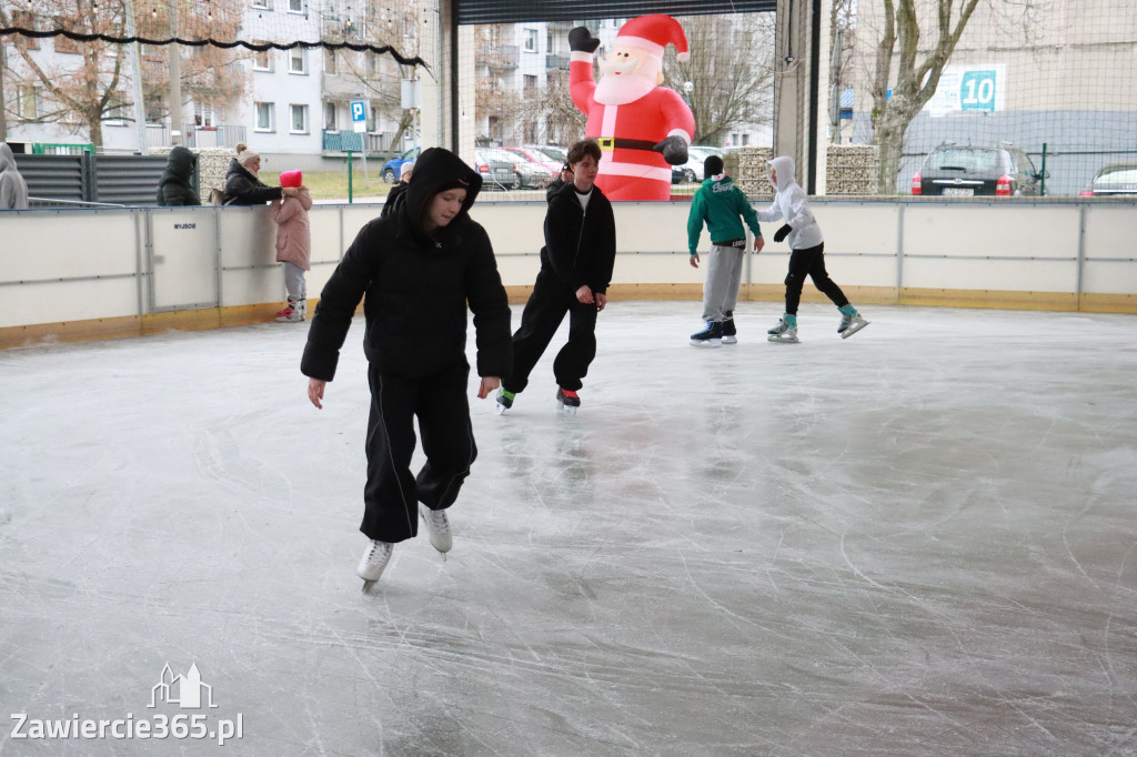 Fotorelacja: Otwarcie lodowiska w Zawierciu
