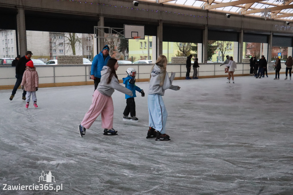 Fotorelacja: Otwarcie lodowiska w Zawierciu