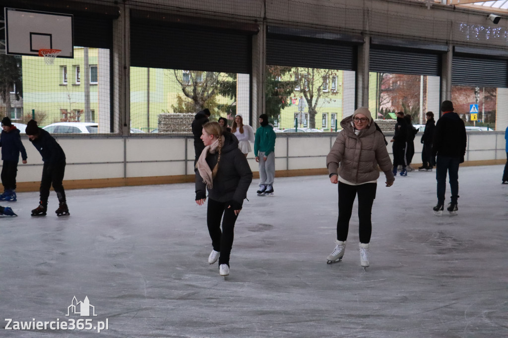 Fotorelacja: Otwarcie lodowiska w Zawierciu
