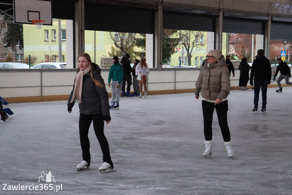 Fotorelacja: Otwarcie lodowiska w Zawierciu