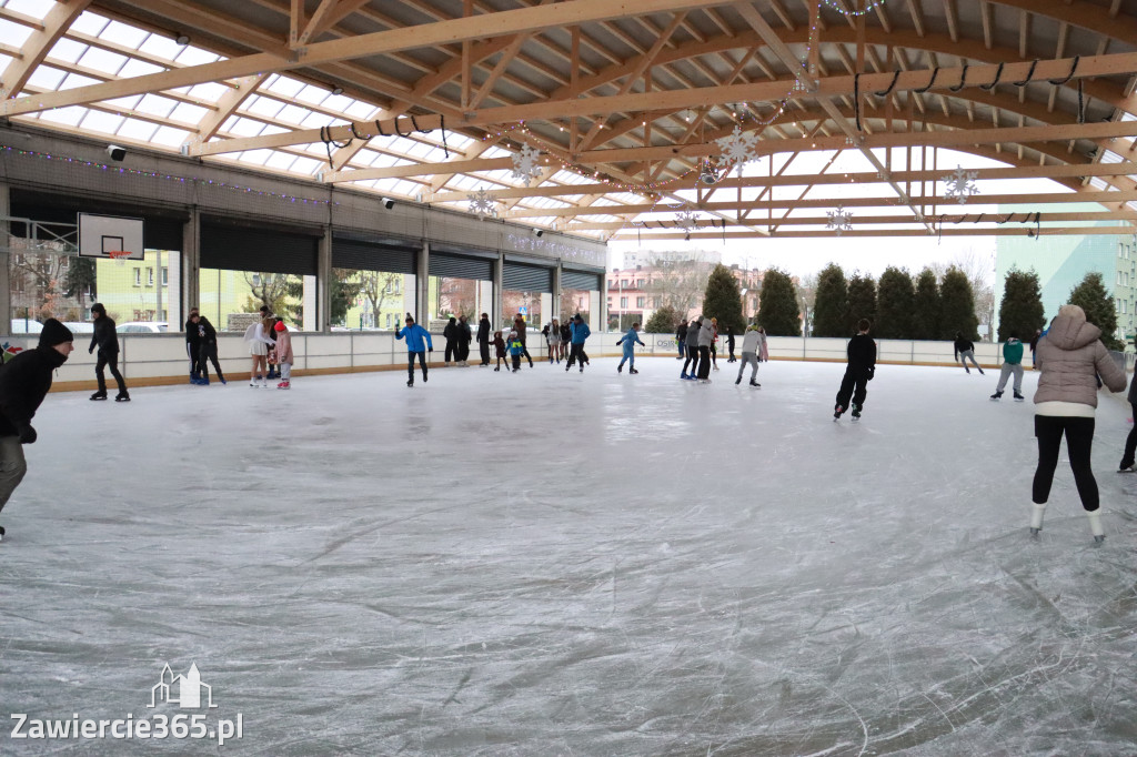 Fotorelacja: Otwarcie lodowiska w Zawierciu