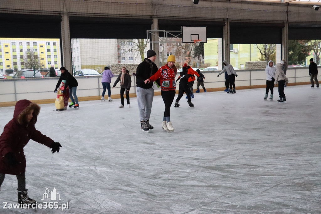 Fotorelacja: Otwarcie lodowiska w Zawierciu