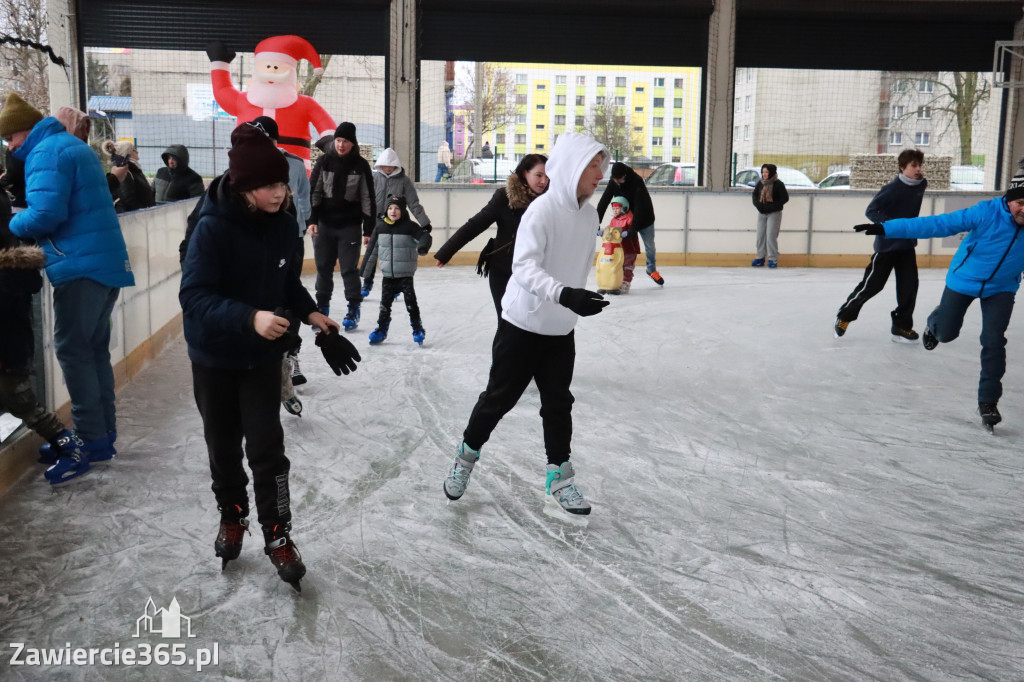Fotorelacja: Otwarcie lodowiska w Zawierciu
