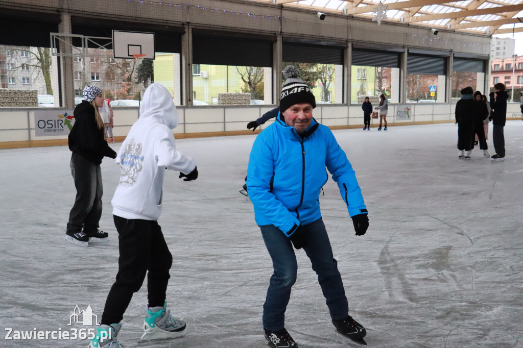 Fotorelacja: Otwarcie lodowiska w Zawierciu