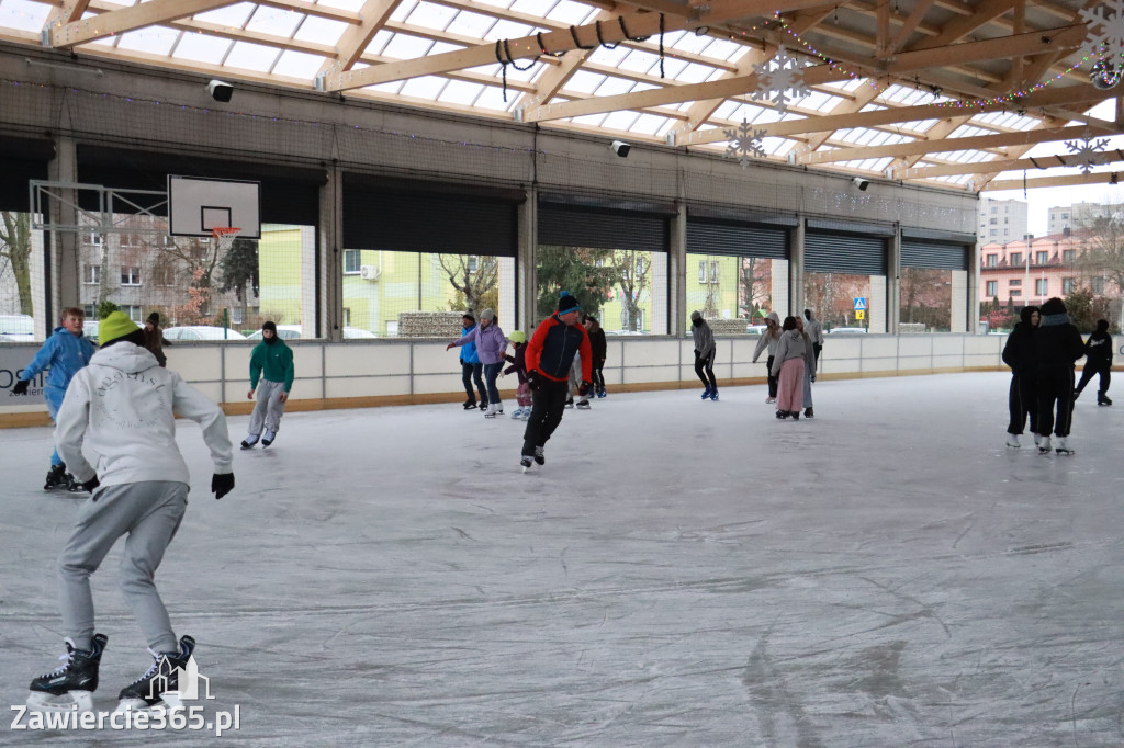 Fotorelacja: Otwarcie lodowiska w Zawierciu