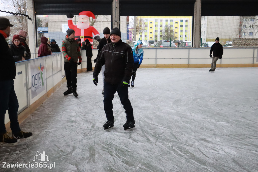 Fotorelacja: Otwarcie lodowiska w Zawierciu