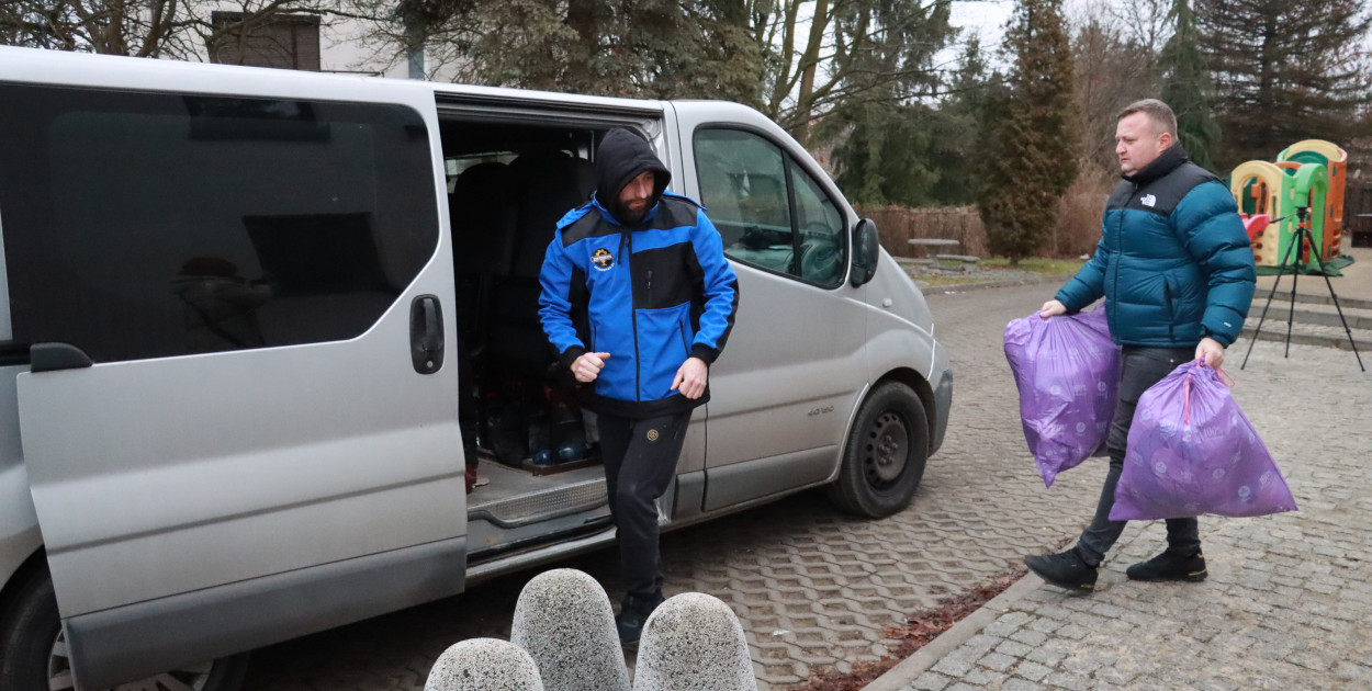 Fotorelacja: Finał akcji „Świąteczna Paka dla Zwierzaka” w Myszkowie