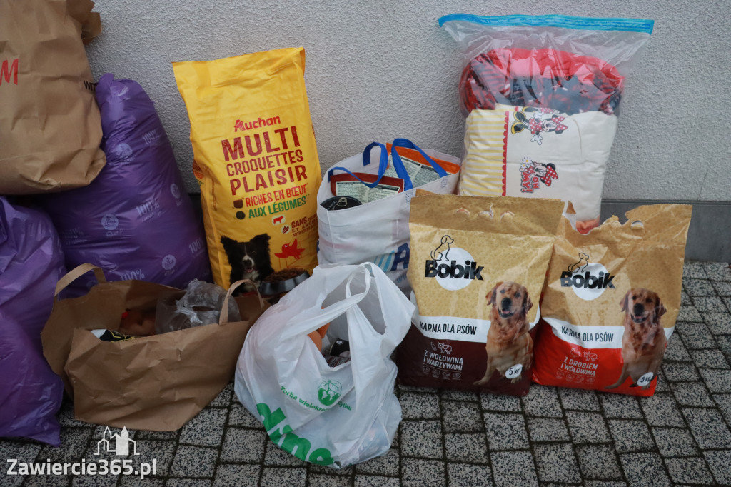 Fotorelacja: Finał akcji „Świąteczna Paka dla Zwierzaka” w Myszkowie