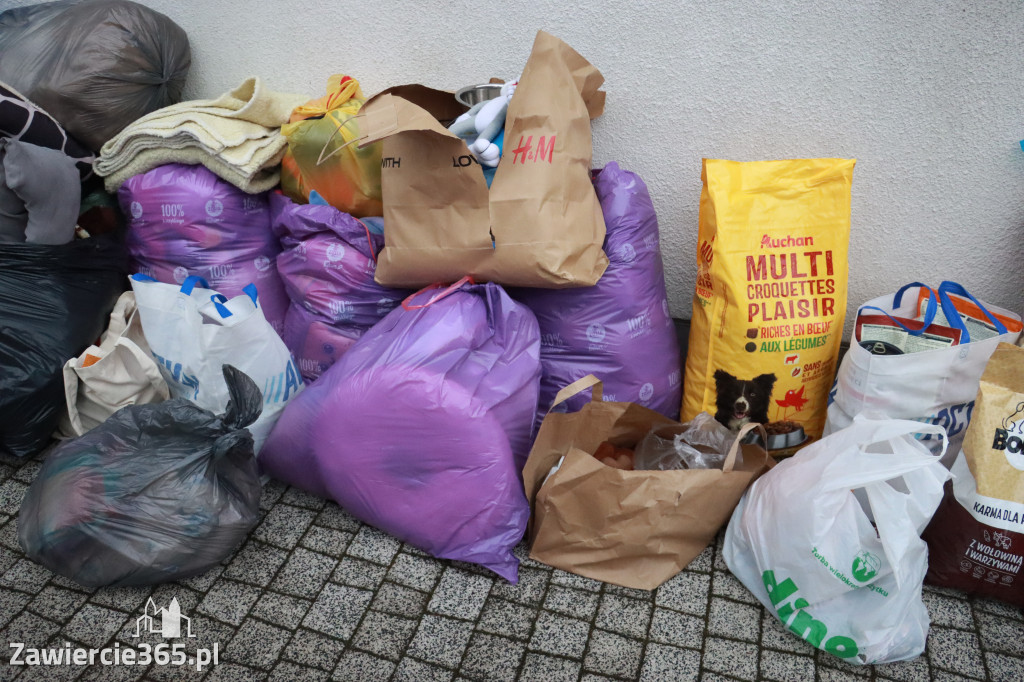 Fotorelacja: Finał akcji „Świąteczna Paka dla Zwierzaka” w Myszkowie