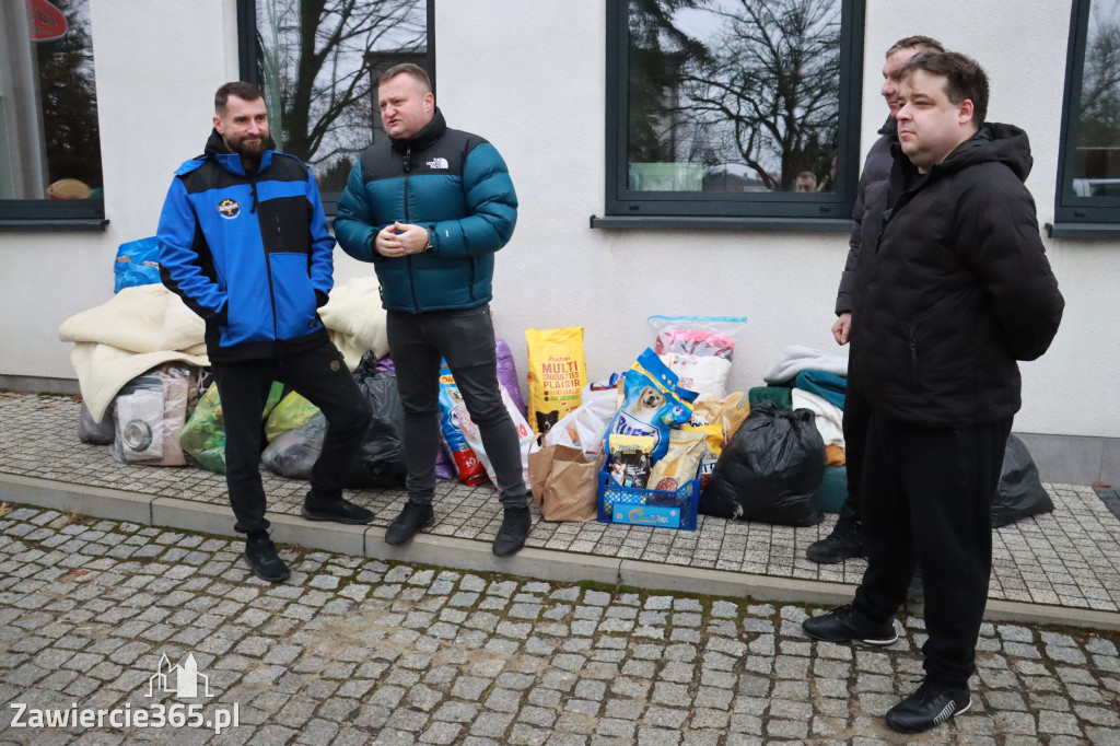 Fotorelacja: Finał akcji „Świąteczna Paka dla Zwierzaka” w Myszkowie