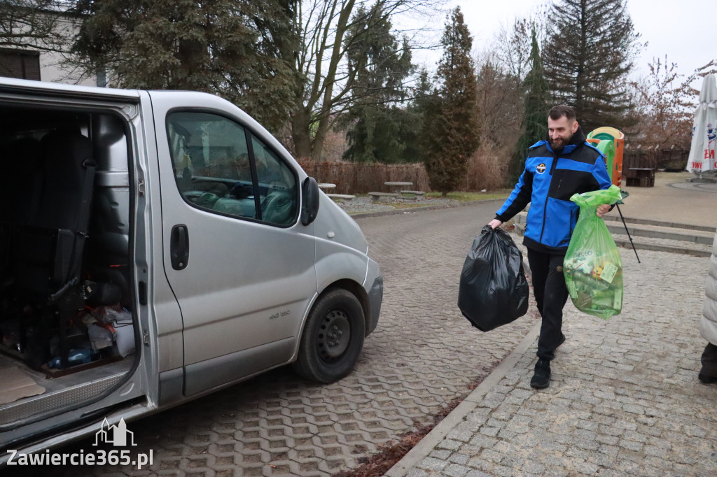 Fotorelacja: Finał akcji „Świąteczna Paka dla Zwierzaka” w Myszkowie