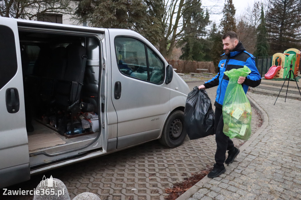 Fotorelacja: Finał akcji „Świąteczna Paka dla Zwierzaka” w Myszkowie